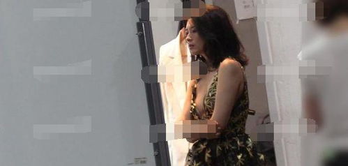 章子怡近照曝光，時尚造型顯身材微凸引猜測